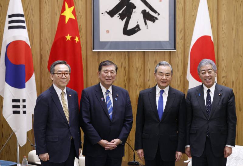 Japan PM calls for 'pragmatic' diplomacy with China, S.Korea