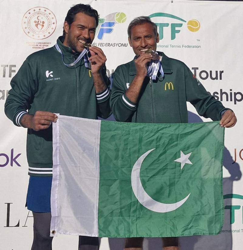 Pakistan’s dynamic duo Aisam and Aqeel win GOLD at ITF Masters World Championship