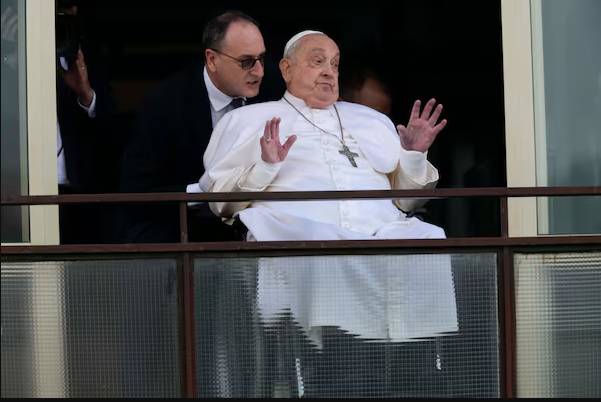 Tired-looking pope leaves hospital, thanks faithful
