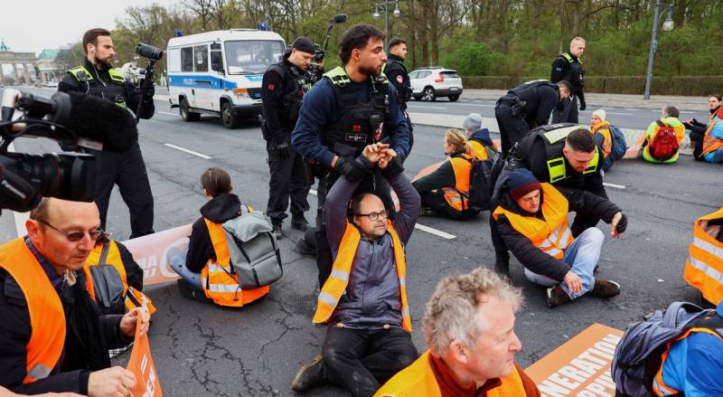 German prosecutors file charges against 5 climate activists