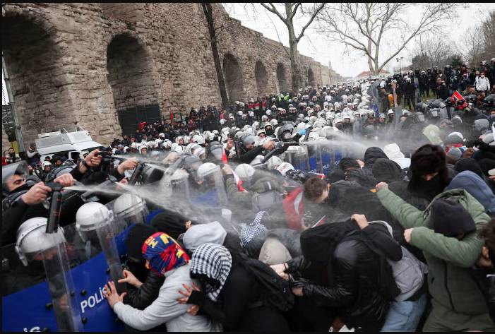 Turkey detains 1,100 people since Erdogan rival's arrest