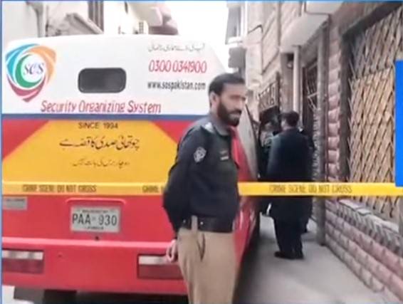 Bank of Punjab’s cash van looted in Peshawar