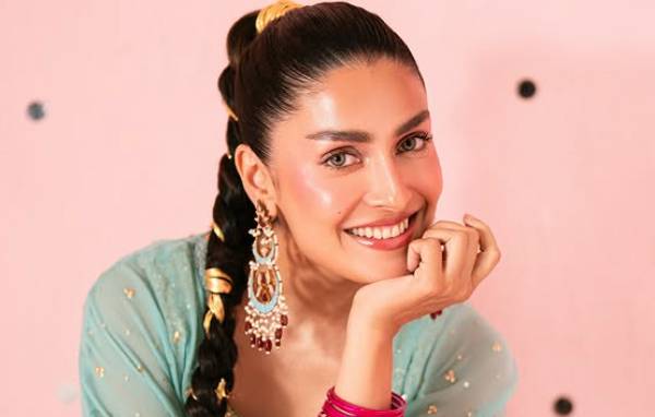 Ayeza Khan 'rediscovers' 2–3 years old ensemble 