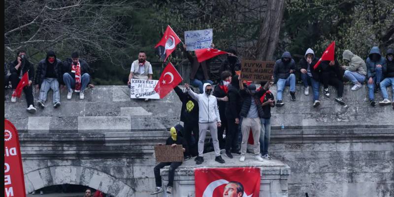 Court orders arrest of AFP photographer, 6 other journalists over Istanbul protests: NGO