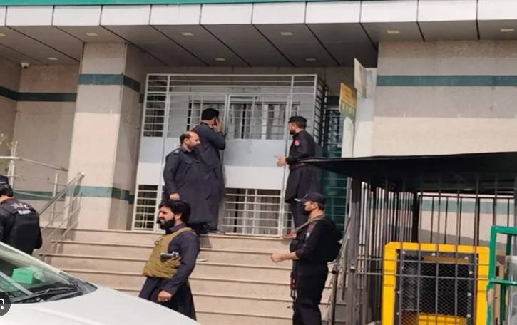 Rs10m snatched during bank robbery in Khyber