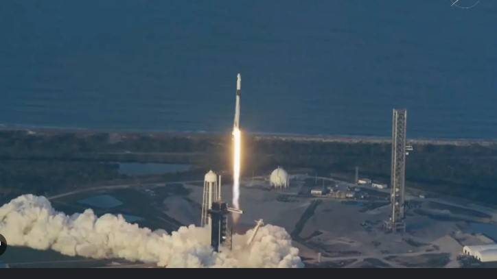 Blue spiral in sky above France, UK likely from SpaceX rocket
