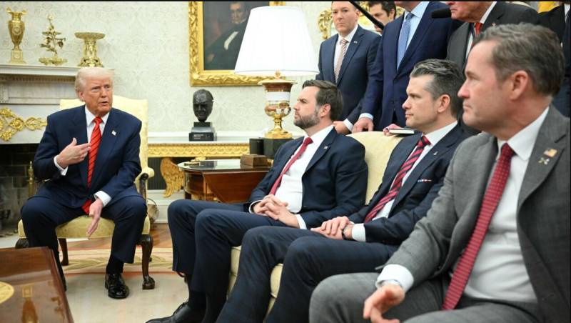 Trump, intel chiefs dismiss chat breach