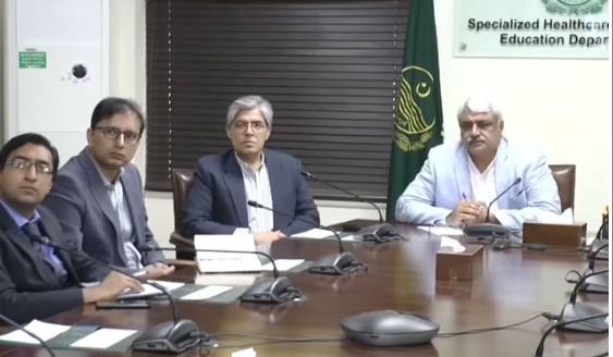 Specialized Healthcare Minister visits Mayo Hospital Lahore to review facilities
