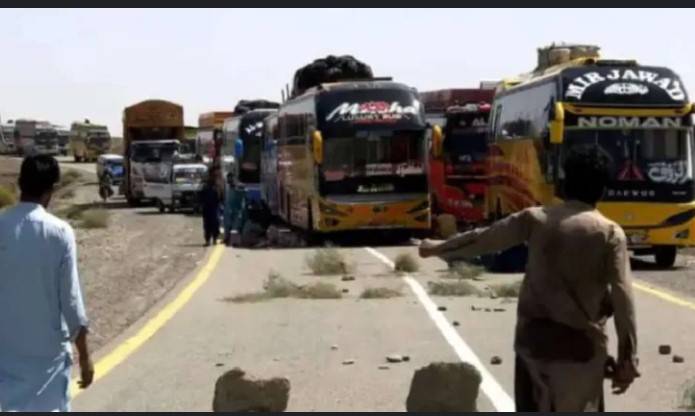 Five Punjabi bus passengers, security man killed in Balochistan attacks 