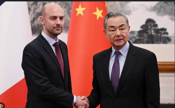 France FM urges 'powerful' ties with China