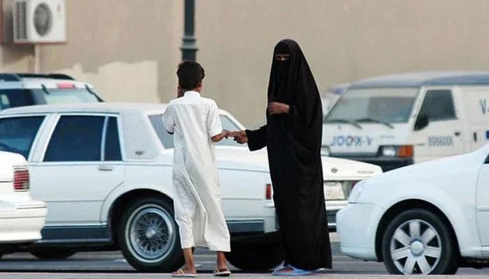 UAE arrests 10 Pakistanis, including five women, for begging