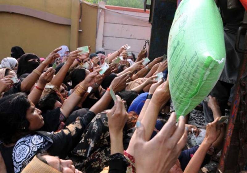 Woman dies in stampede at ration distribution in Kashmore 