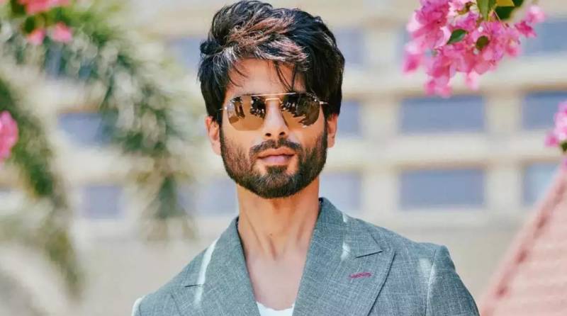 Daddy on duty: Shahid Kapoor teaches his son Zain how to cycle