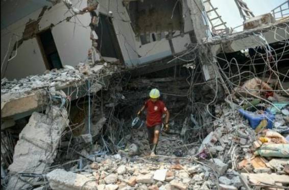 Fears and hopes at collapsed Mandalay school