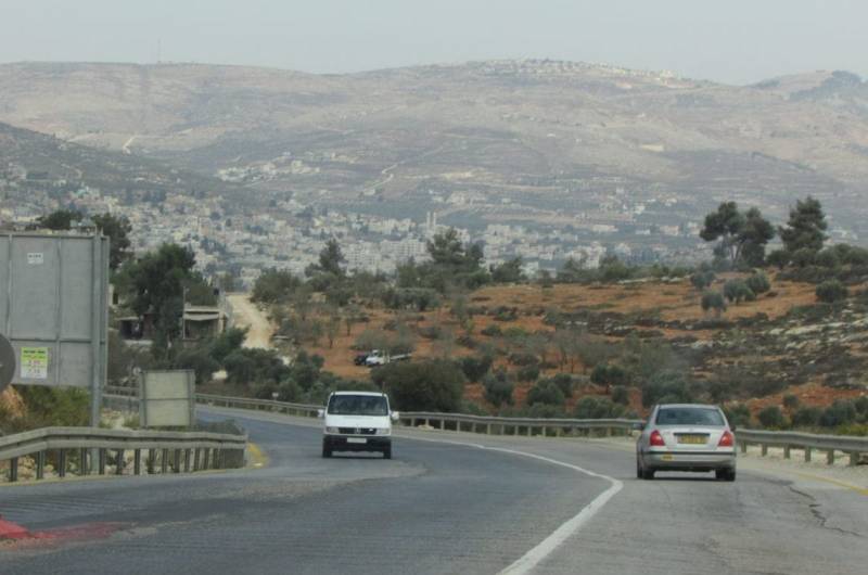 Israel approves new bypass road in occupied West Bank
