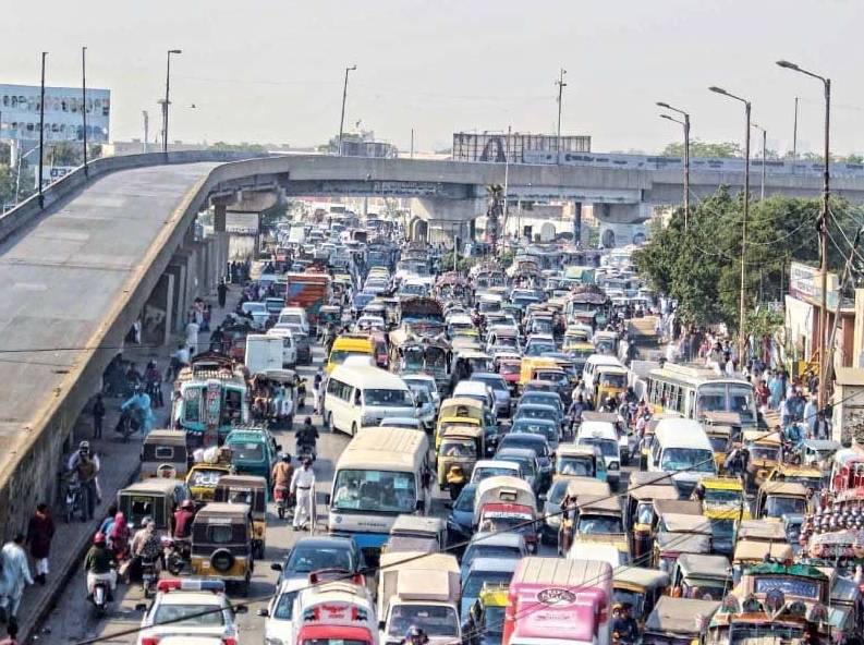 Karachi enforces new traffic regulations to curb violations and accidents