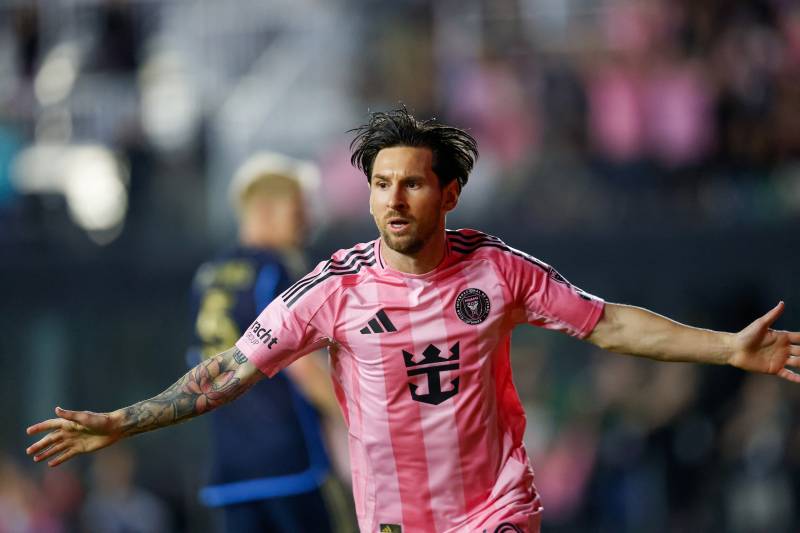 Messi returns - and scores inside two minutes