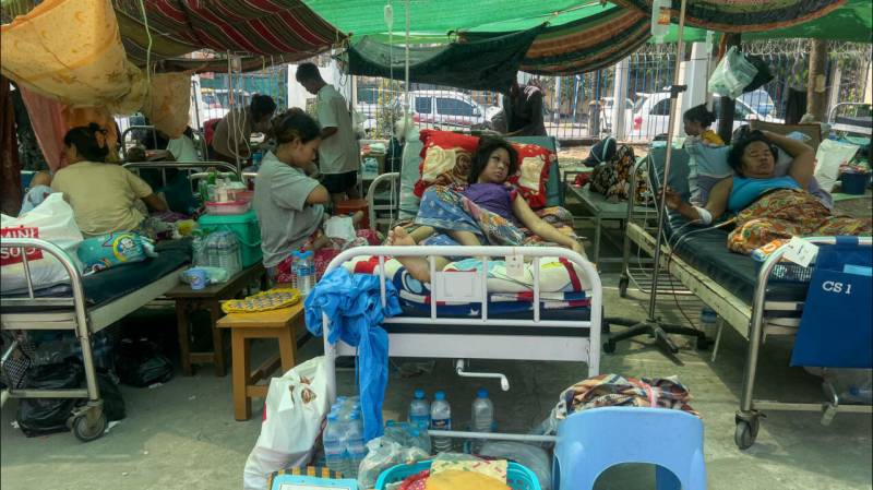 Fear of aftershocks in Myanmar forces patients into hospital car park
