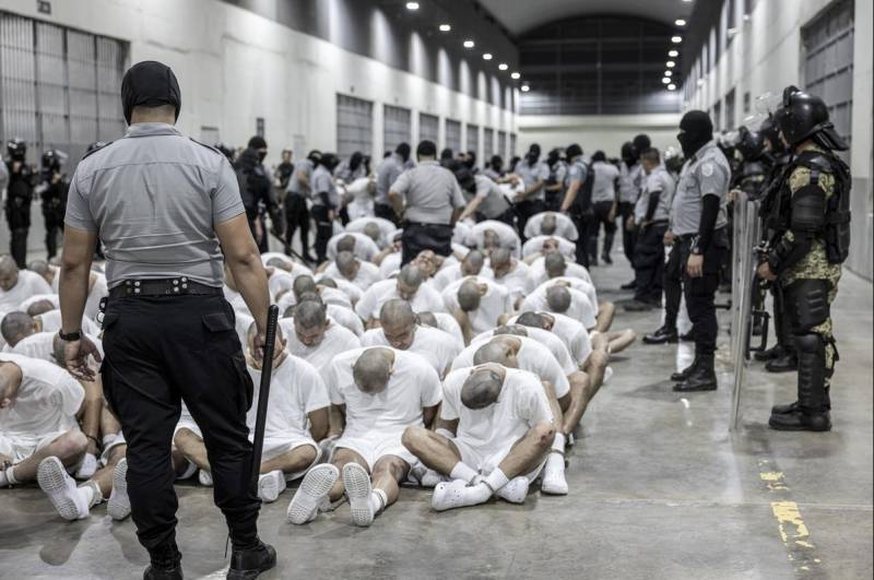 US sends more prisoners to El Salvador despite court dispute