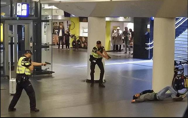 Amsterdam stabber acted with 'terrorist intent': prosecutors