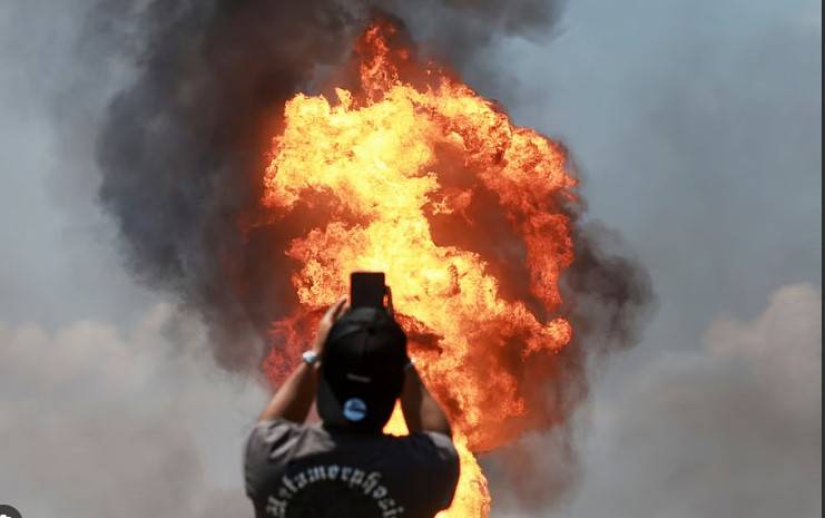 Malaysia gas pipeline inferno injures 100 