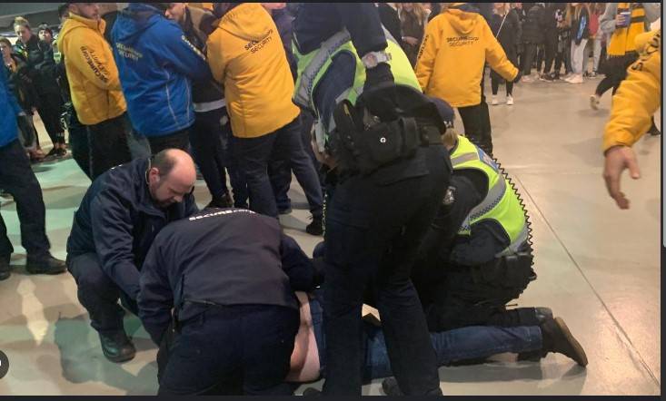Security 'breakdown' allows armed men into Melbourne's MCG