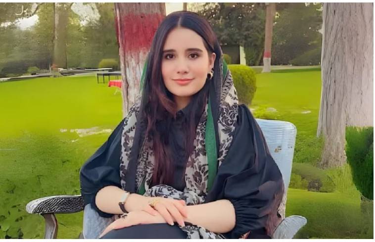 Pakistani novelist Alishba Barech wins ‘Young Woman of the Year’ award