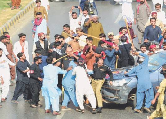 15 injured in clash between PPP and Nationalist Party workers in Thull