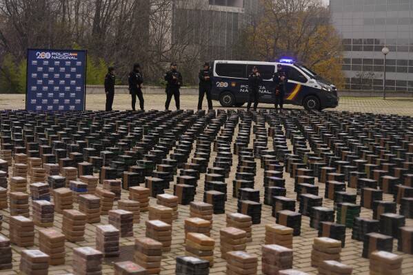 Spanish police recover tonne of cocaine in gang bust