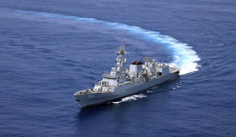 Pakistan Navy’s ASLAT ship undertakes counter-piracy patrols in Arabian Sea