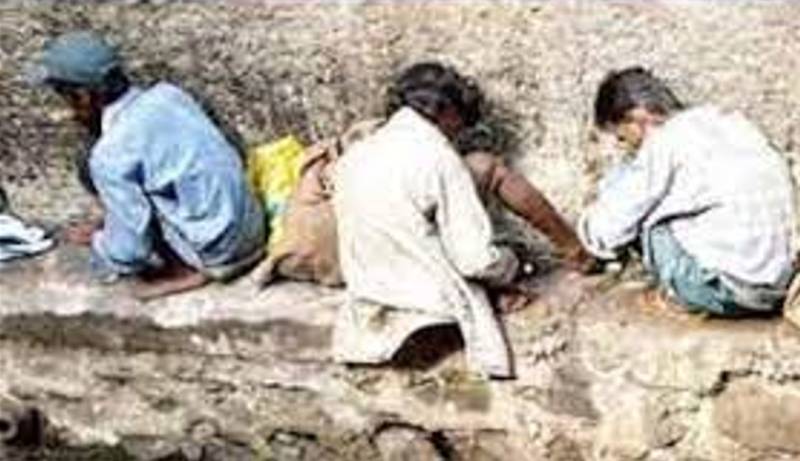 Knife fight between drug addicts in Lahore, one dead 