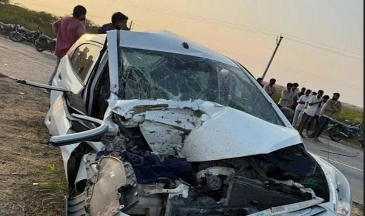 Speeding car rams tractor trolley, leaves one dead, seven hurt