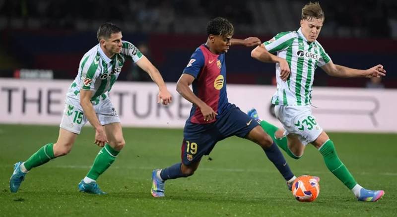 Zaha inspires Charlotte to comeback win