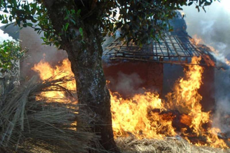 Mysterious fire: 25 homes burnt to ashes in Kandyaro and Moro