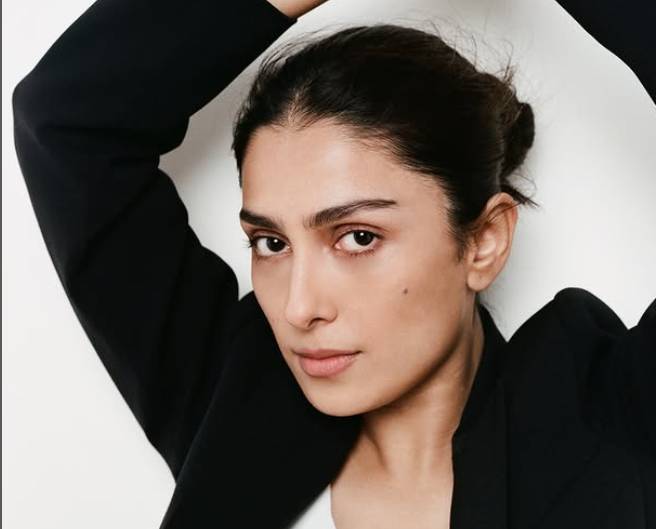 Netizens slams Ayeza Khan over Western-style photoshoot