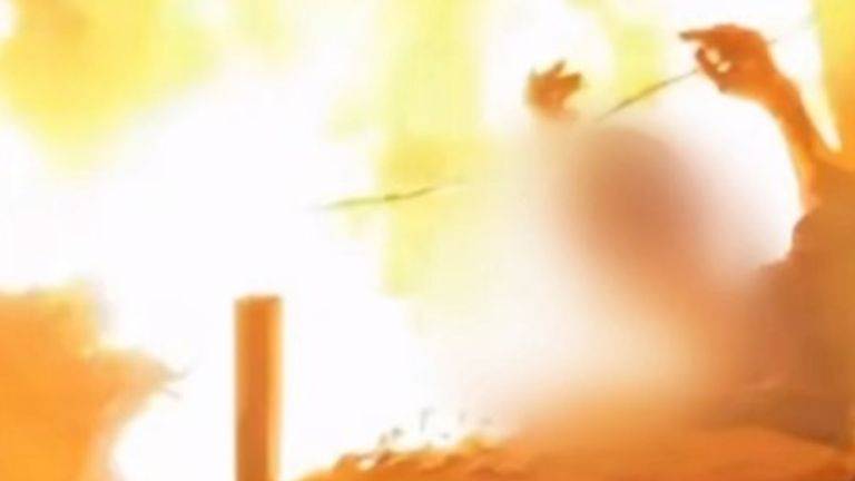 Liquor maker burns alive his worker over verbal spat in Khanewal