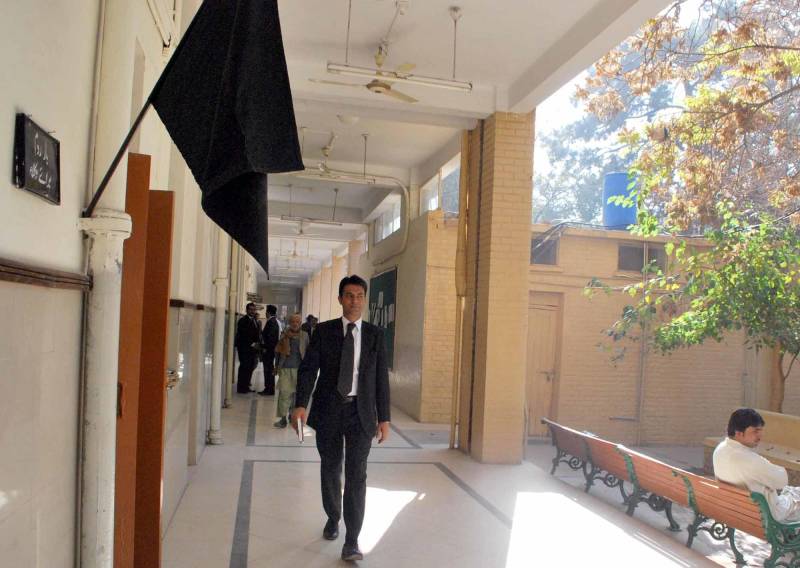 Quetta Bar boycotts court proceedings over assassination attempt on Karachi Bar president