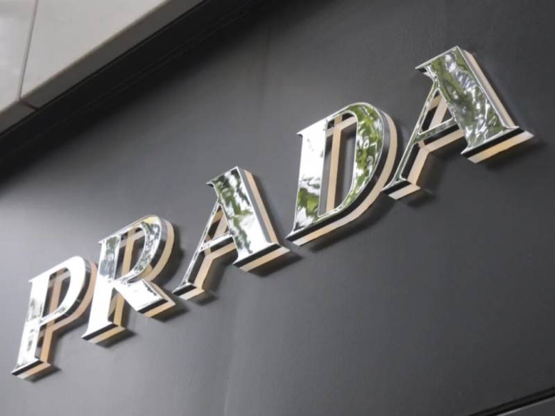 Prada to buy Versace for 1.25 bn euros to create new force in Italian fashion