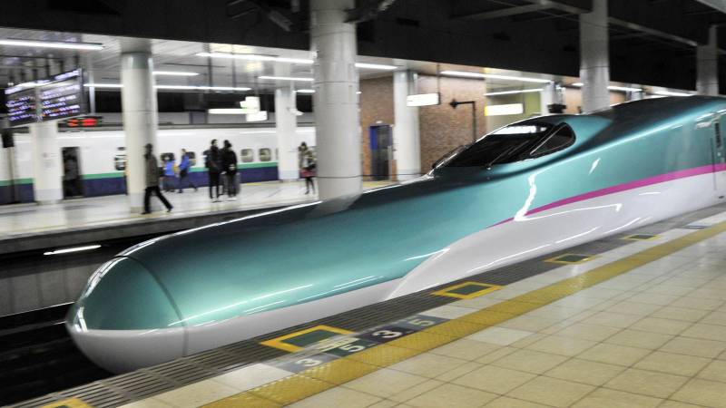Japanese firms build 3D-printed train station in a week