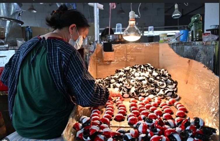 Chinese manufacturers in fighting spirits despite scrapped US orders