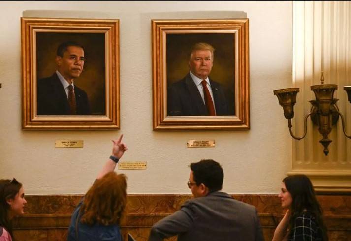 Trump replaces Obama portrait with painting of... himself