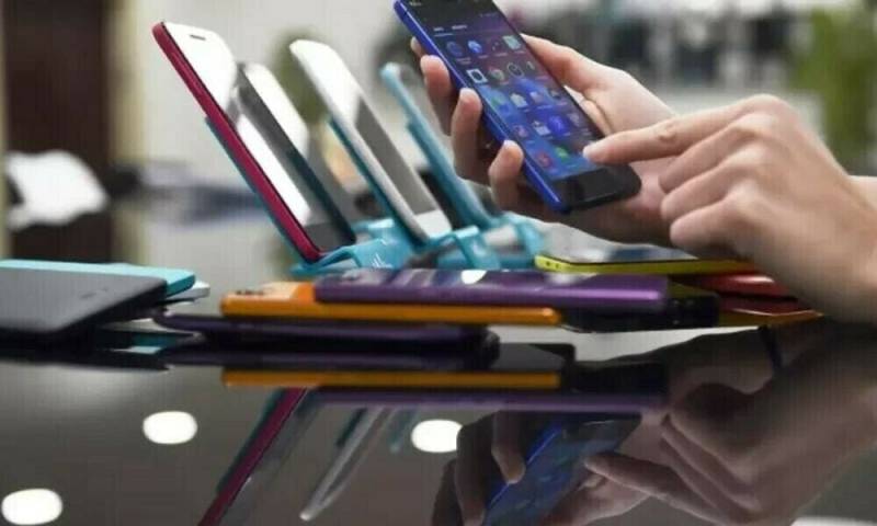 US exempts smartphones, computers from global Trump tariffs