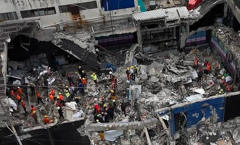 Death toll in Dominican nightclub roof collapse hits 226