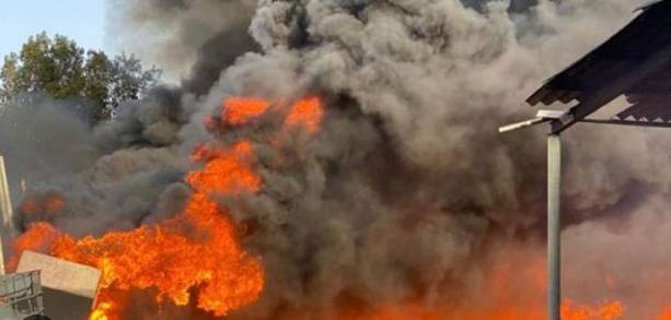 Fire erupts in warehouse in Lahore 
