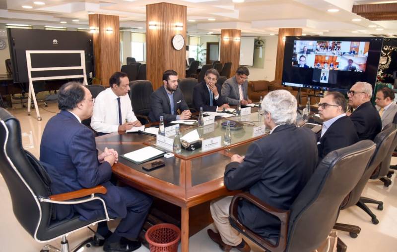 Finance Minister Aurangzeb chairs meeting on economic growth and investment