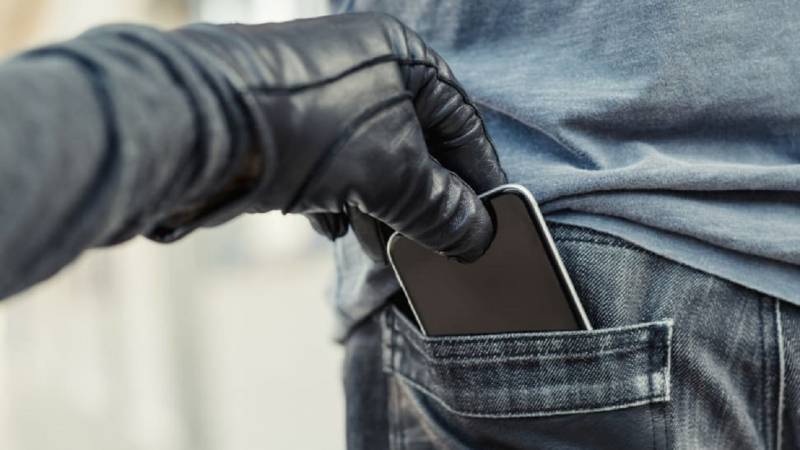 Lahore police recover lost mobile of French woman