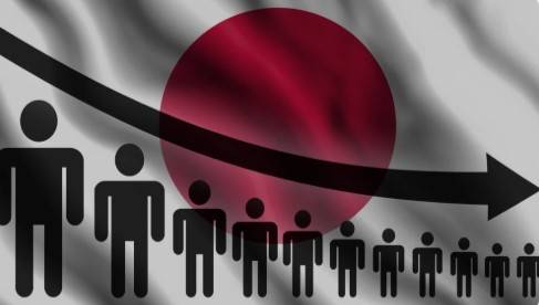 Record fall in Japanese nationals as population declines