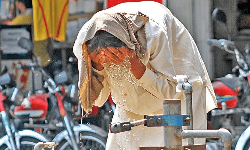 Sun turns ruthless; heatwave grips Sindh as temperatures soar to 49°C