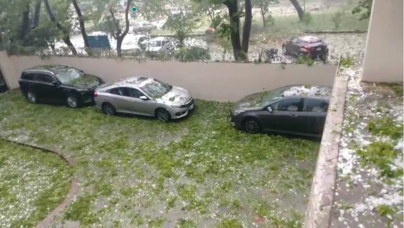 Massive hailstorm blankets Islamabad in white, damages vehicles