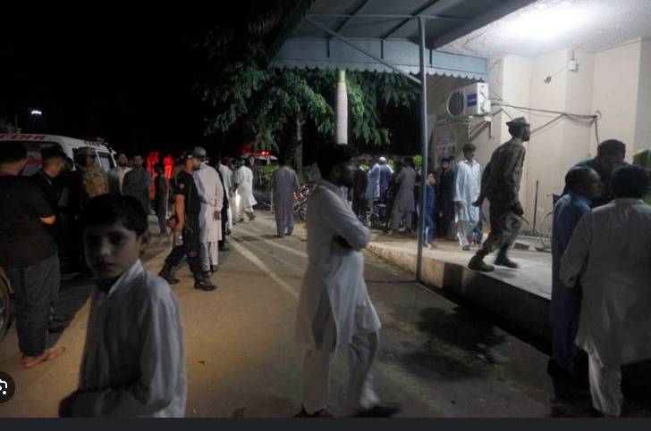 Strong earthquake jolts Pakistanis from beds